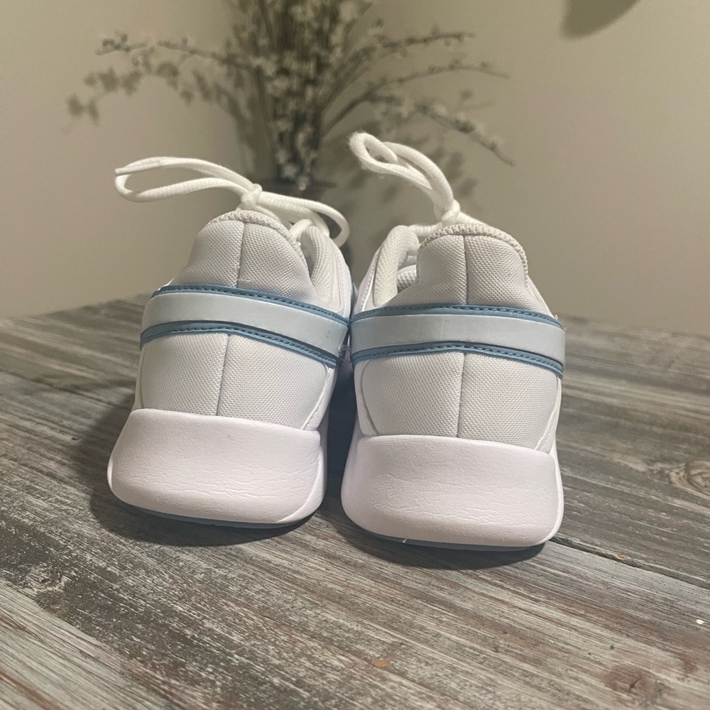 Nike Legend Essential White/Blue Workout Shoes Size 9 Style CQ9545-101 - Picture 5 of 8